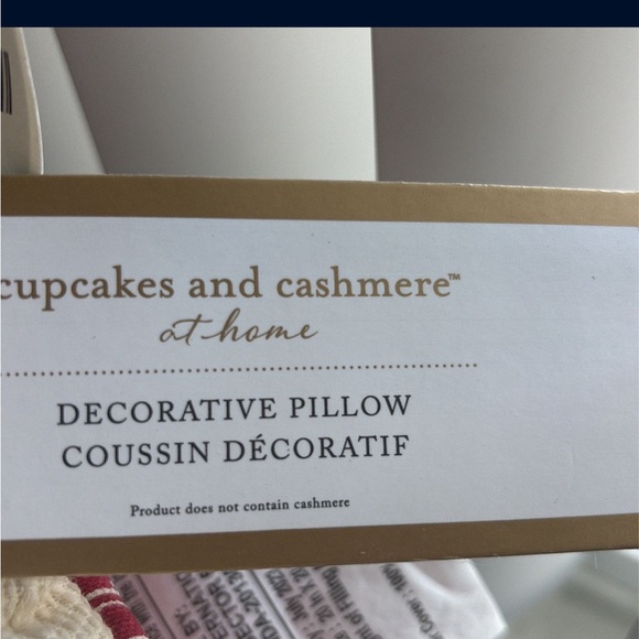 Cupcakes and cashmere gingerbread and candy cane pillow - Picture 3 of 4